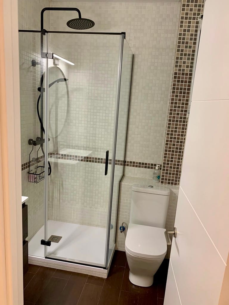 Baño pequeño - Image 1
