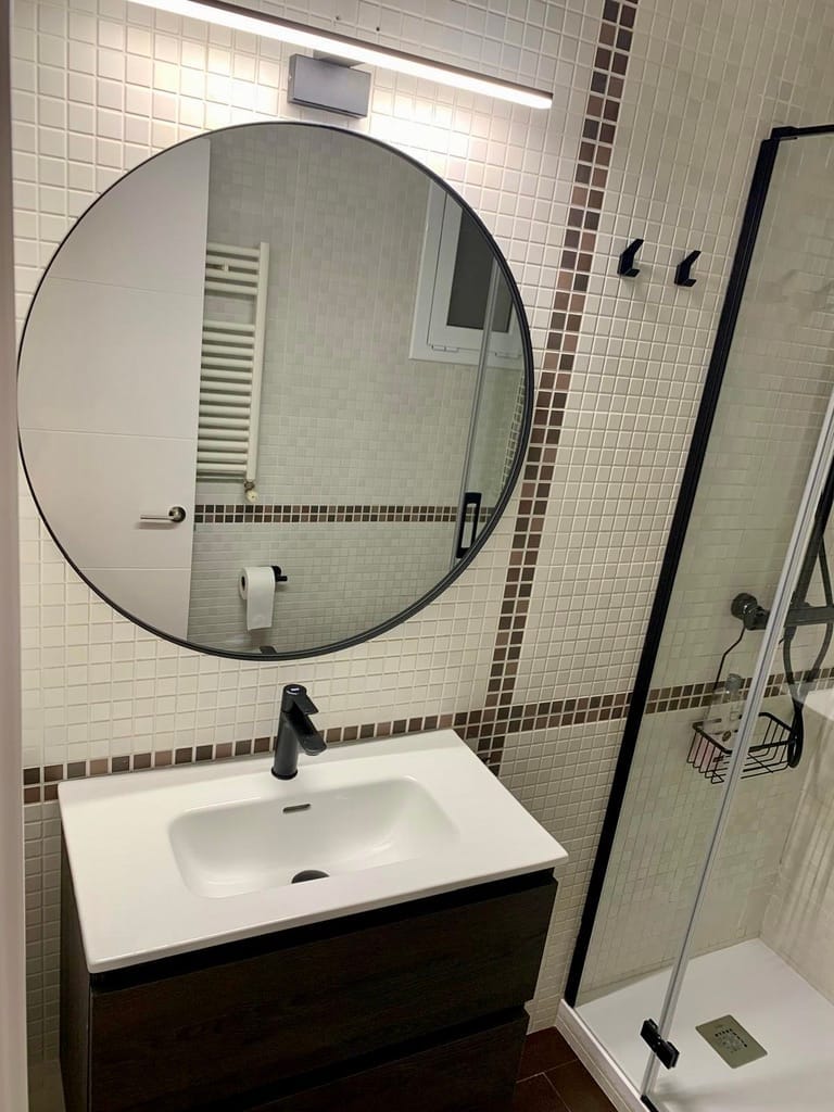 Baño pequeño - Image 2